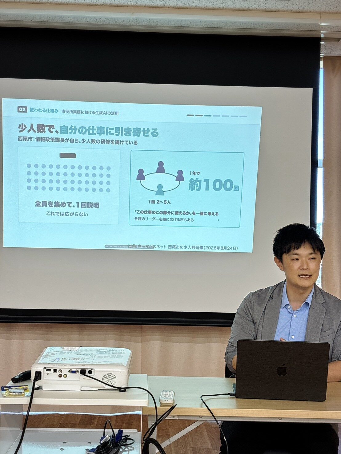 豊川市総合保健センターで講演する志水康太